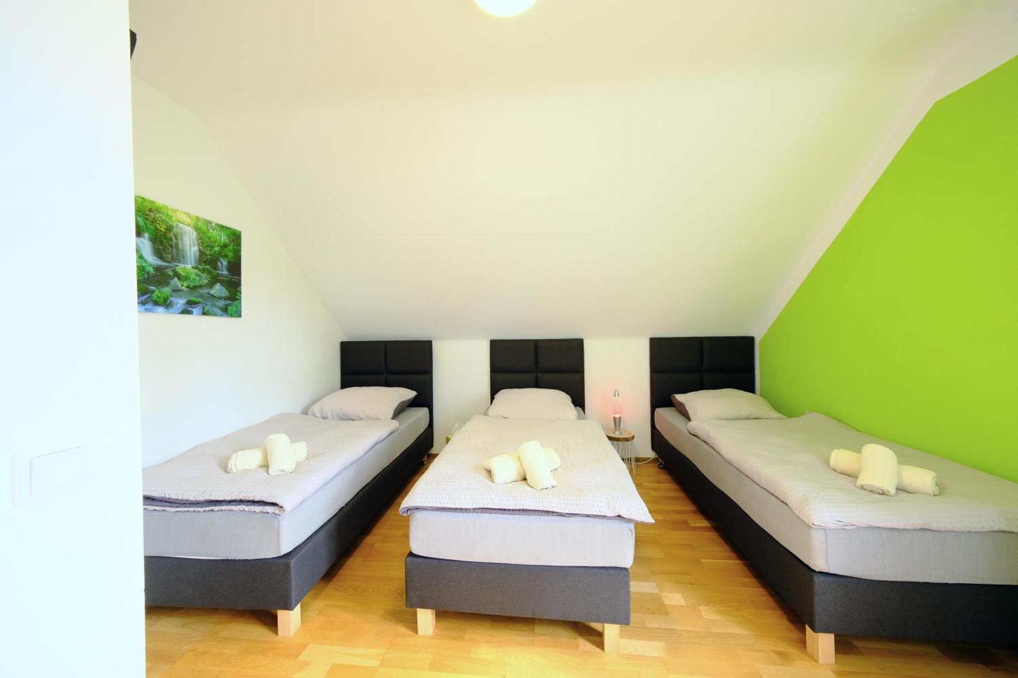 Happybnb - Stilvolles, Naturgelegenes Apartment Mit Blick Auf Den Mittellandkanal Und Die Wasserstadt Hannover - Kamin, Parken Und Spielplatz Dış mekan fotoğraf